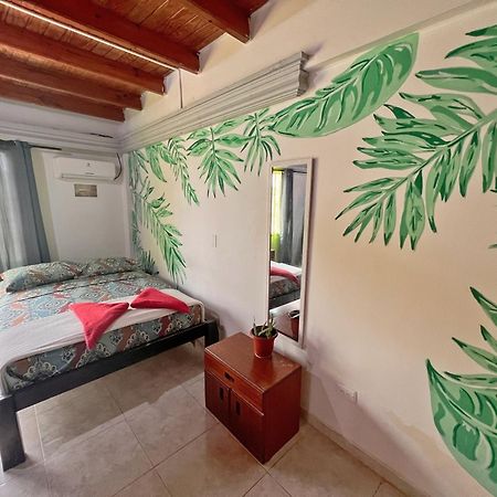 Hostal Mom Mariela San Andrés Exteriör bild